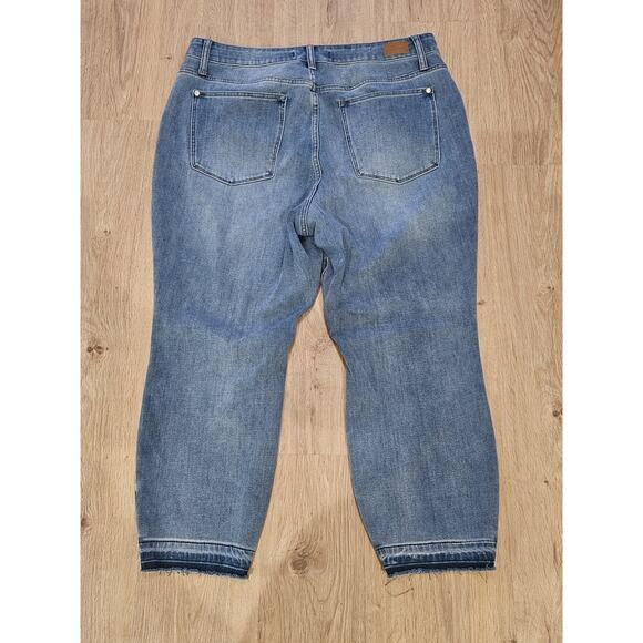 Judy Blue Jeans Women 18W Boyfriend Fit High Rise Light Stretch Frayed - Picture 10 of 10